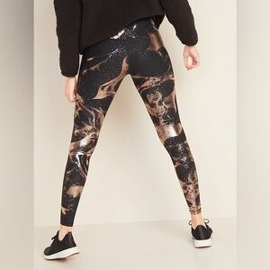 NWT Old Navy high-waisted leggings with a black and rose gold foil print medium